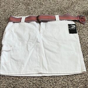Axcess (A Liz Claiborne Company) White Skirt with Pink and Purple Accent Belt